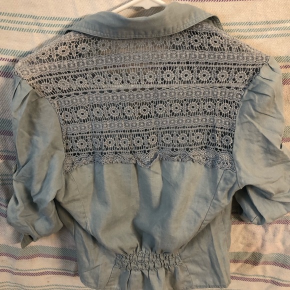 Buttoned Crop Top - Picture 2 of 3